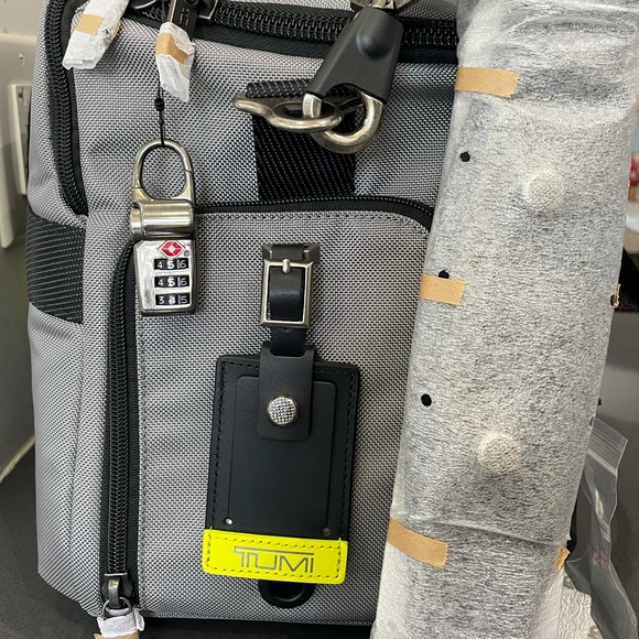 Tumi mccoy gym bag - Picture 2 of 7